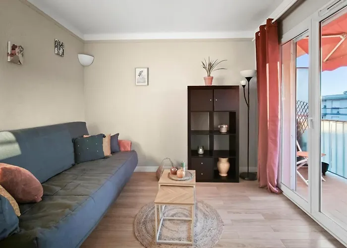 Апартаменты Lumineux Avec Balcon Saint-raphael