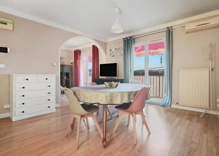 Апартаменты Lumineux Avec Balcon Saint-raphael