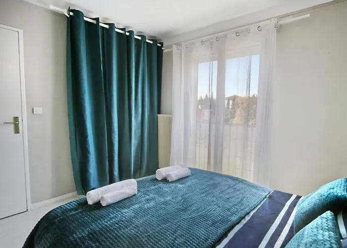 Lumineux Avec Balcon Saint-raphael *