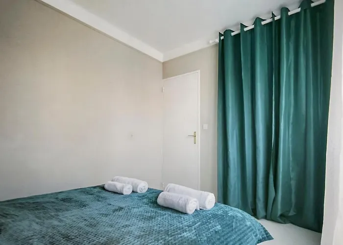 Lumineux Avec Balcon Saint-raphael Апартаменты *