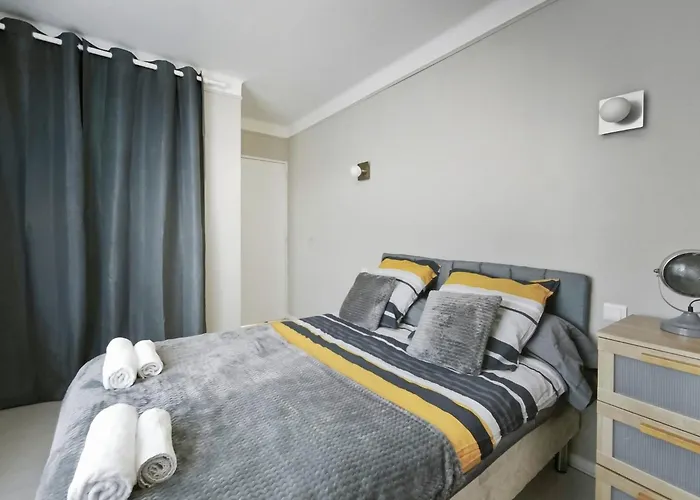 Апартаменты Lumineux Avec Balcon Saint-raphael