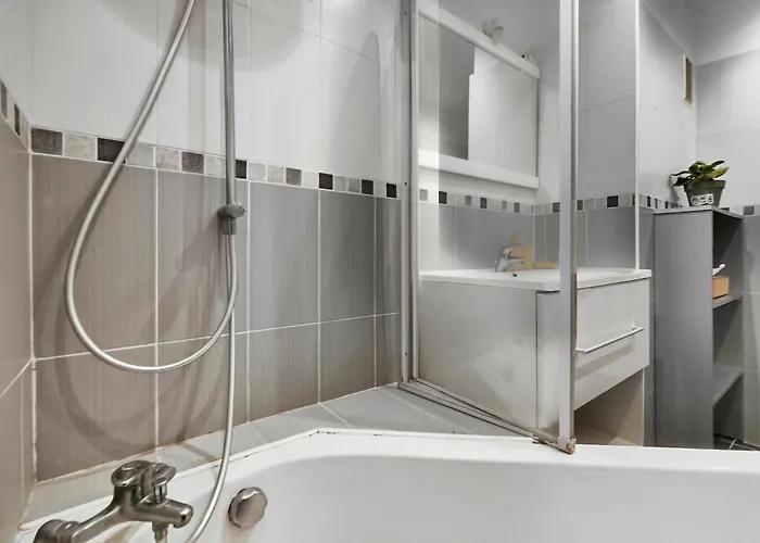 Апартаменты Lumineux Avec Balcon Saint-raphael