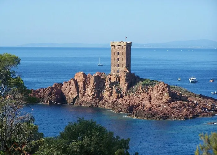 Апартаменты Lumineux Avec Balcon Saint-raphael Сен-Рафаэль