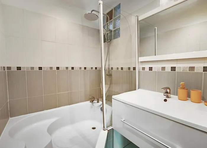 Апартаменты Lumineux Avec Balcon Saint-raphael *