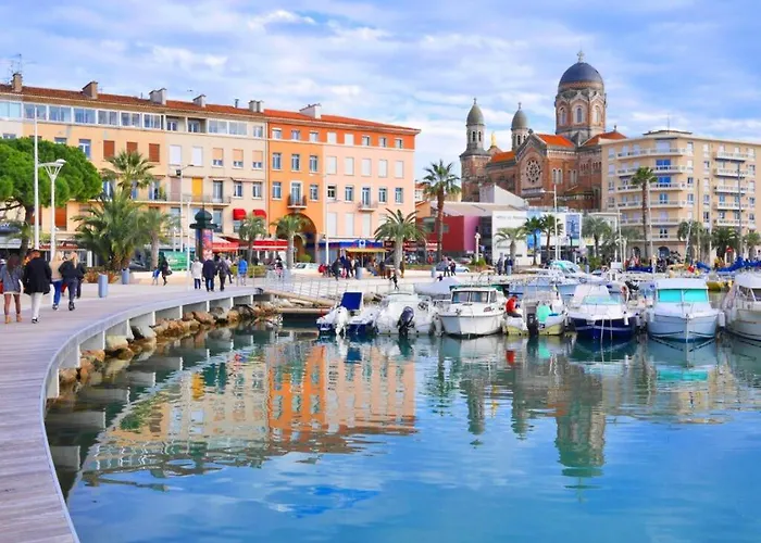 Lumineux Avec Balcon Saint-raphael Сен-Рафаэль